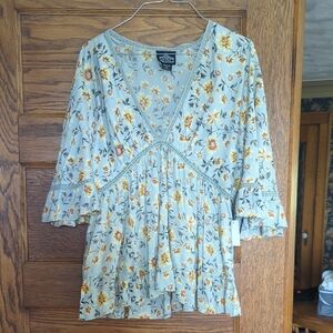 Angie Floral V-Neck Blouse With Ruffle Sleeves Size Women's M